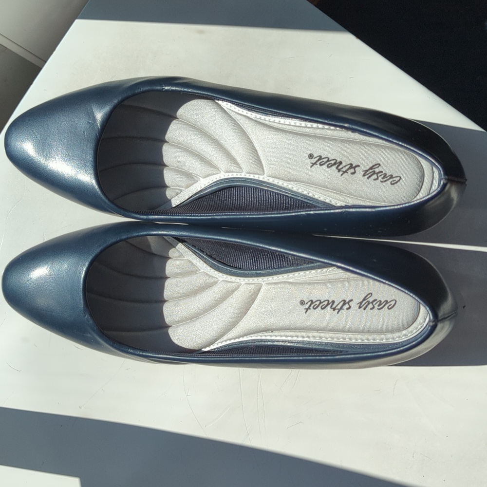Blue pumps